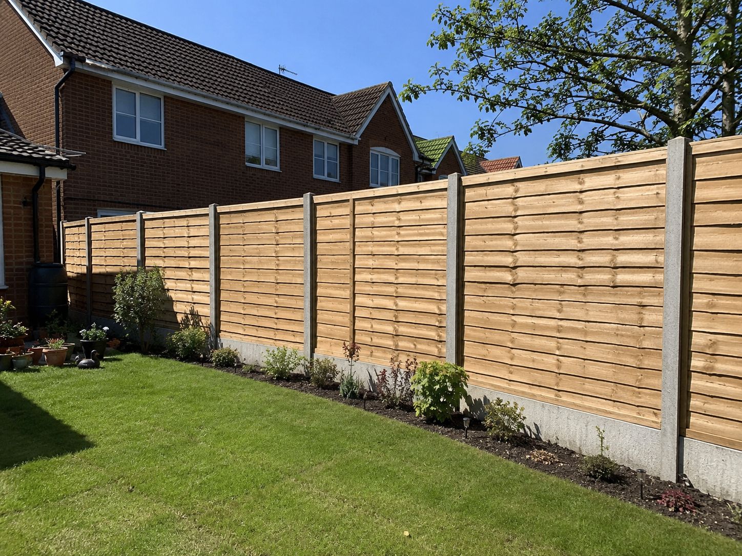 Overlap timber fence with concrete posts in an Amersham back garden