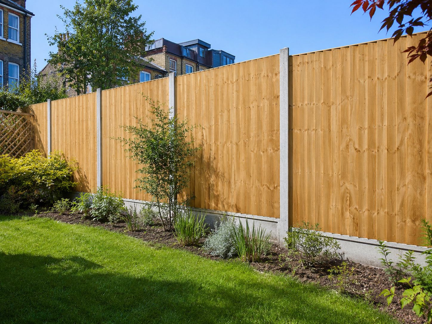 Closeboard timber fence on a Clapham back-garden boundary